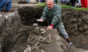Arqueólogo descobre sepultura de “vampiro” da Idade Média