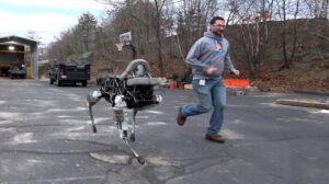 Empresa do Google lança cachorro robô